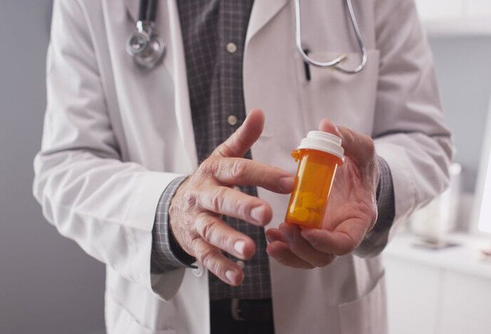 лікар рекомендує таблетки від простатиту